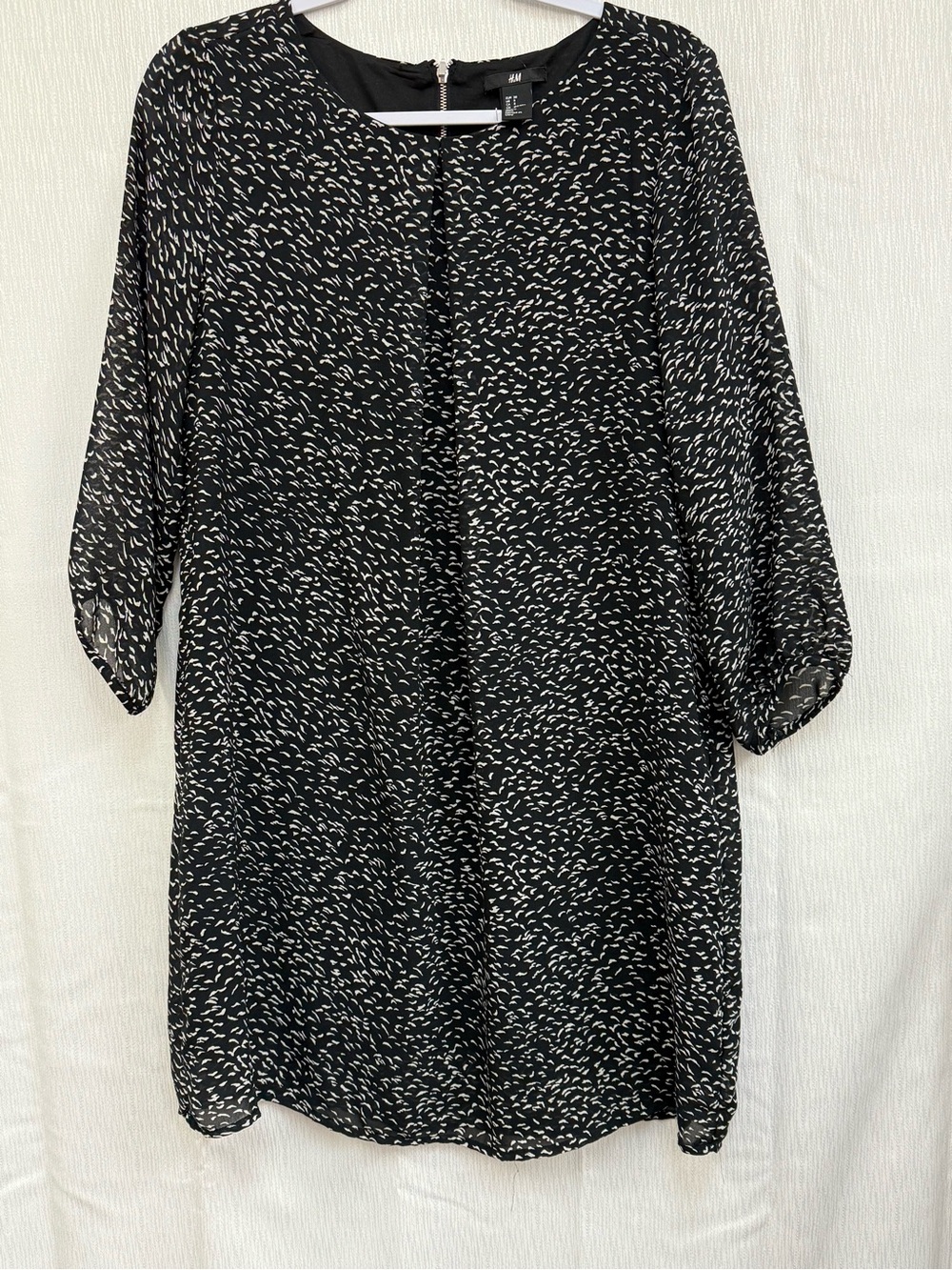H&M Black and White Printed 3/4 Sleeve Shift Dress